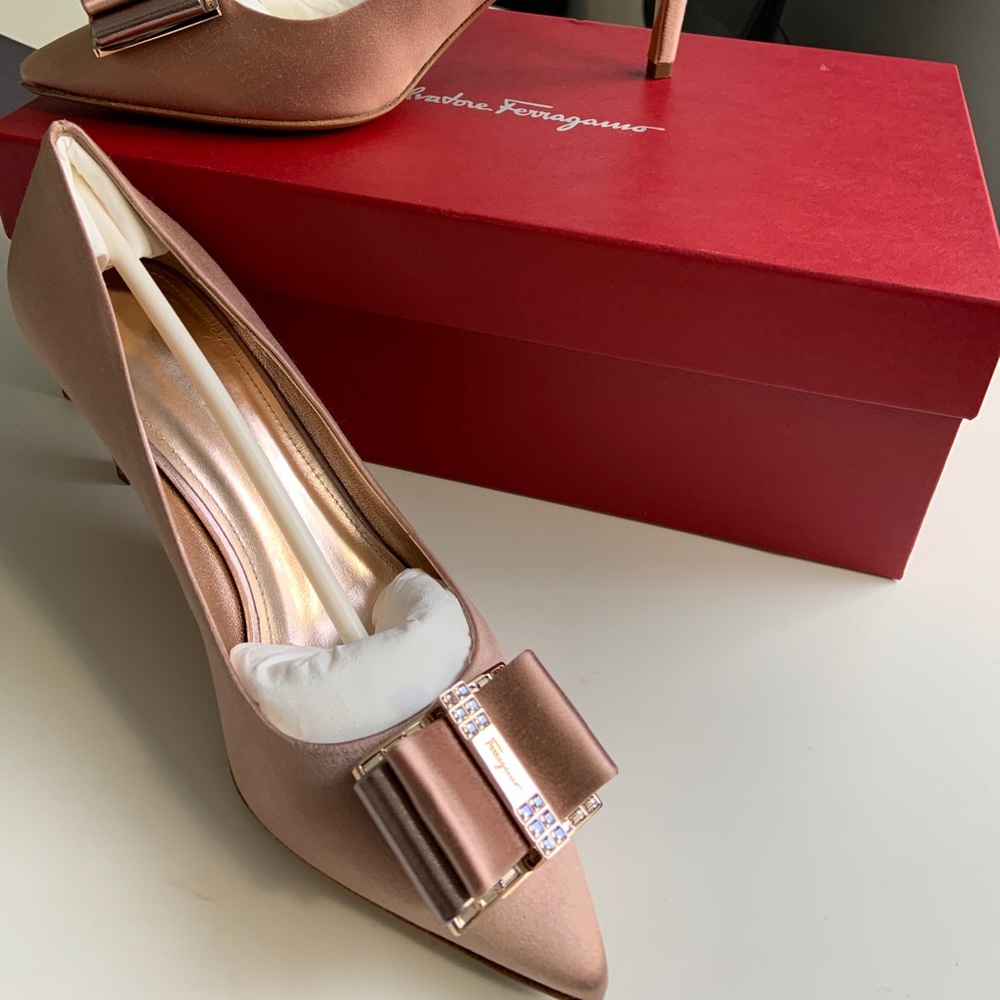 FERRAGAMO Zeri Pumps Size 7. Brand New!